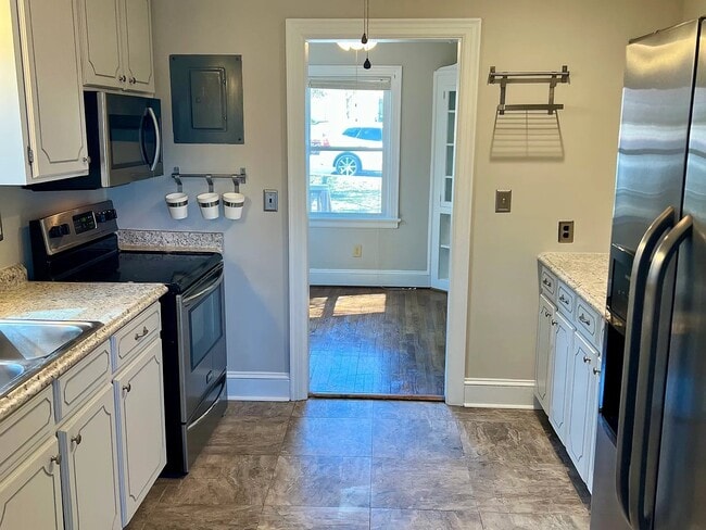 Photo - 435 Rollingwood Cir