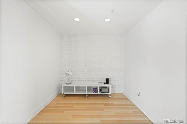 Photo - 2400 Champa St