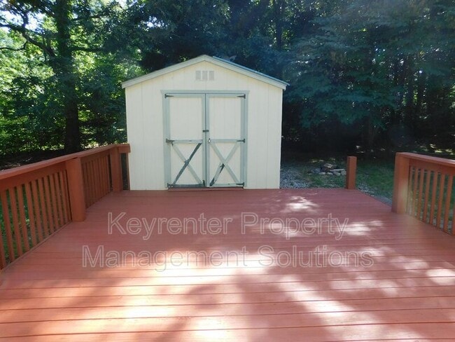 10 Auburn Ct