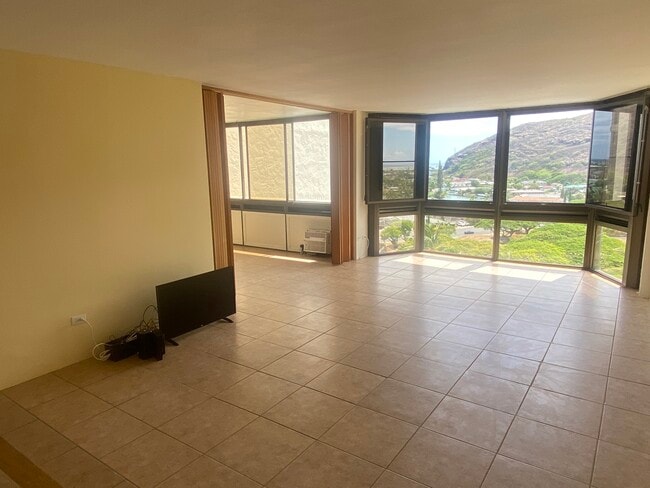 Building Photo - 531 Hahaione St Unit 10D Rental