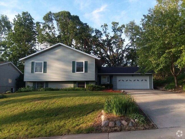 Building Photo - 2313 Ridge Trail NE Rental