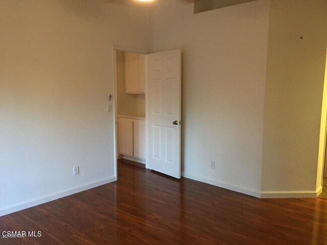 Photo - 688 Indian Oak Ln