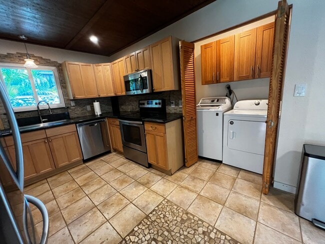 Photo - PET FRIENDLY, enclosed backyard, Central Kihei 3 bed/2 bath plus bonus room