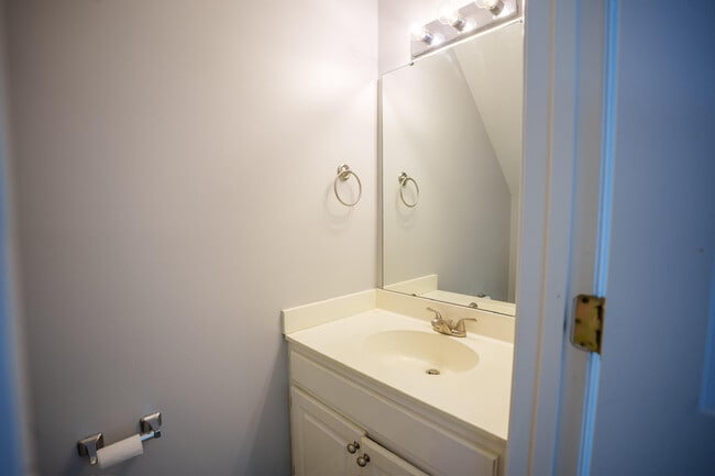 Photo - 19 Cheltenham Dr