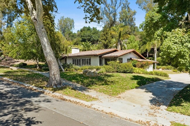 Building Photo - 118 Coronada Cir