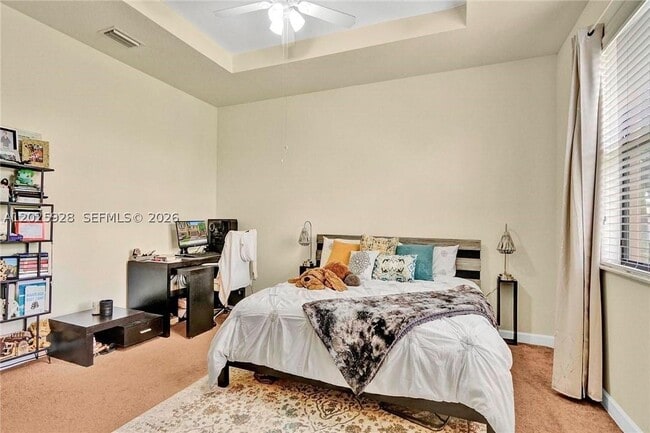 821 E Village Cir