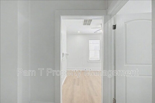 615 W 39th St Unit B