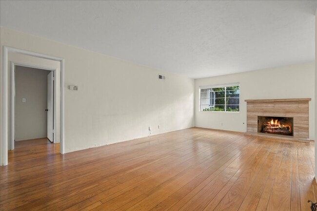 Photo - 3 bed 2 bath home with washer/dryer in Mountain View