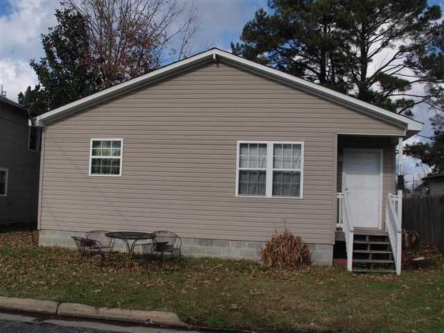 Building Photo - Newly Remodeled!