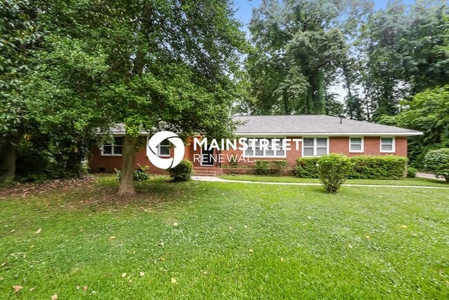 Building Photo - 3 Bedroom Pet-Friendly Home in Charlotte, NC with Main Street Renewal