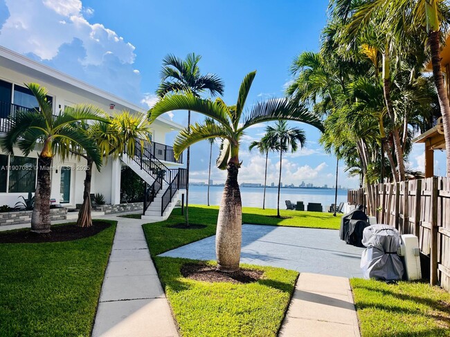 Photo - 1750 S Treasure Dr Unidad 4