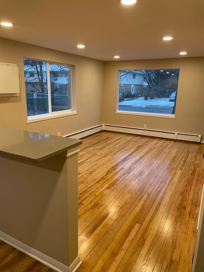 Photo - 415 Algoma St Unit 1