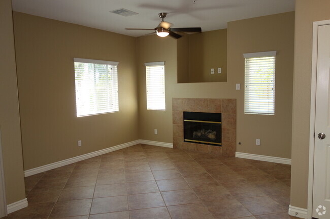 Building Photo - Gated Community 2 Bedroom 2 Bathroom Condo