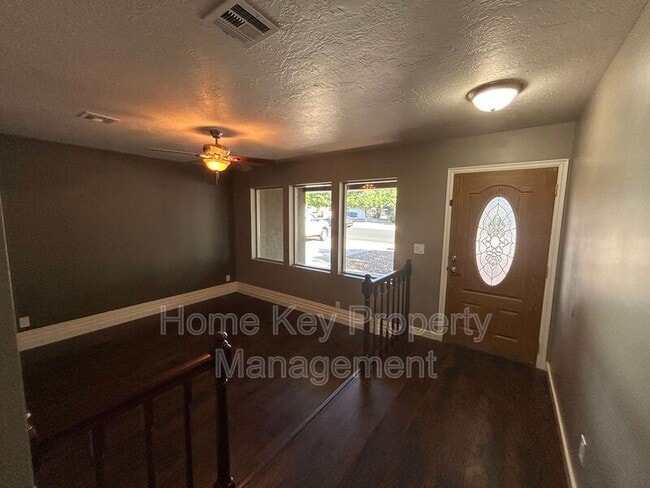 3165 Crestview Dr