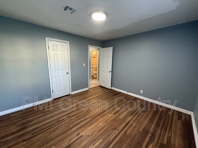 Photo - 2626 W 48th St