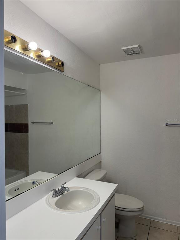 Building Photo - 1924 Lake Atriums Cir Unit 50