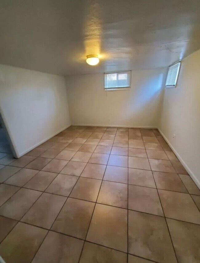 3 Bedroom/1 Bath Garden Level Duplex for J... Townhome Townhome