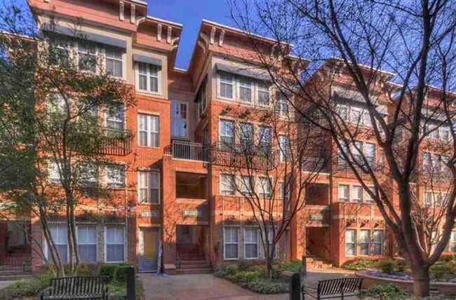 Building Photo - South Bluffs area townhome with 2 BR/ 2BA ...