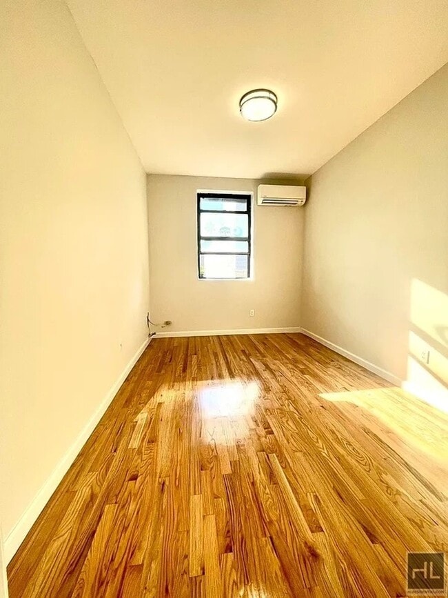 Photo - 31-26 12 STREET Unidad 2