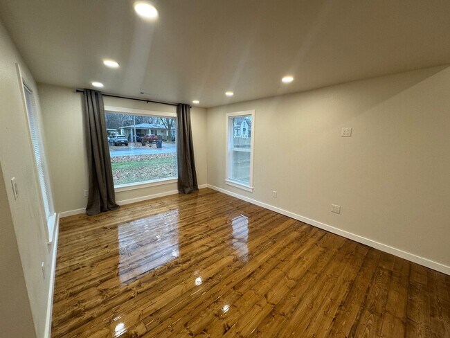 Photo - STUNNER within walking distance of Downtown Siloam Springs