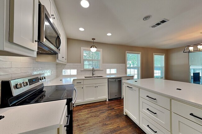 Photo - 4345 Skillman St