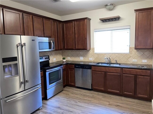 Photo - 2001 Faro Dr