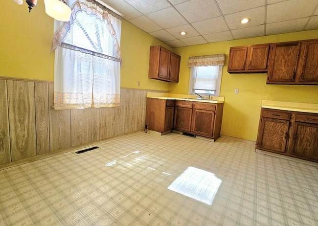 Photo - 619 Grove Ave