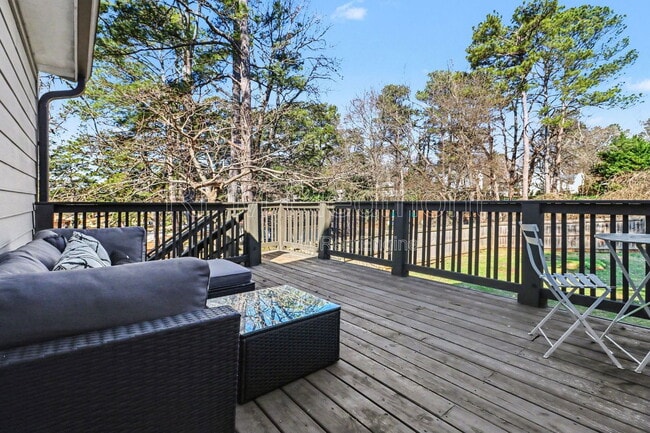 Photo - 1360 Smith St SE