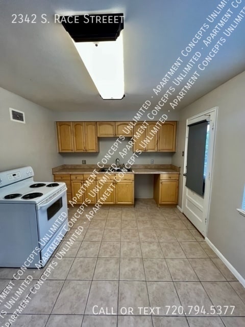 Photo - 2342 S Race St