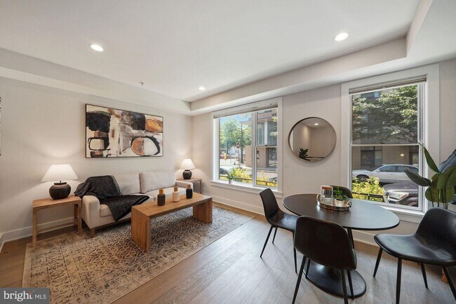 Photo - 703 Newton Pl NW