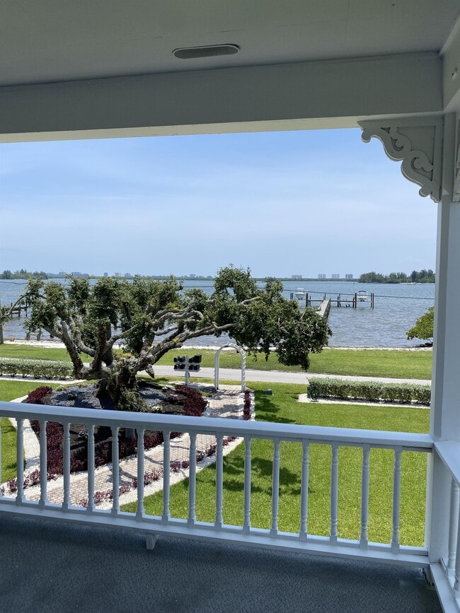 Photo - St Lucie Club