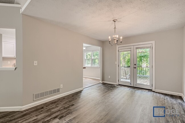 Photo - 281 Cedars Glen Cir