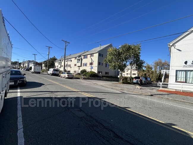 Photo - 871-871 Middlesex St