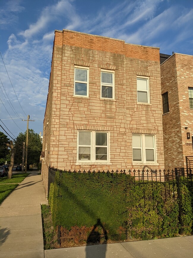 Photo - 2259 W Hirsch St Apartment Unit 1W