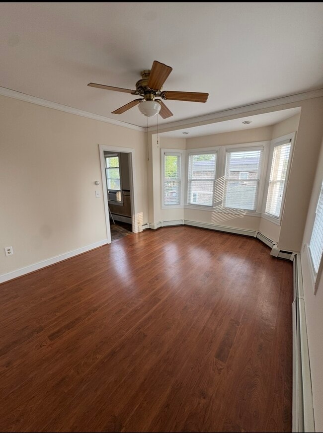 Living room - 35 Queen St Unit Apt 2