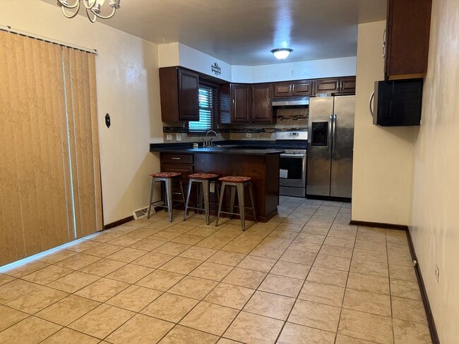 Photo - 808 194th St