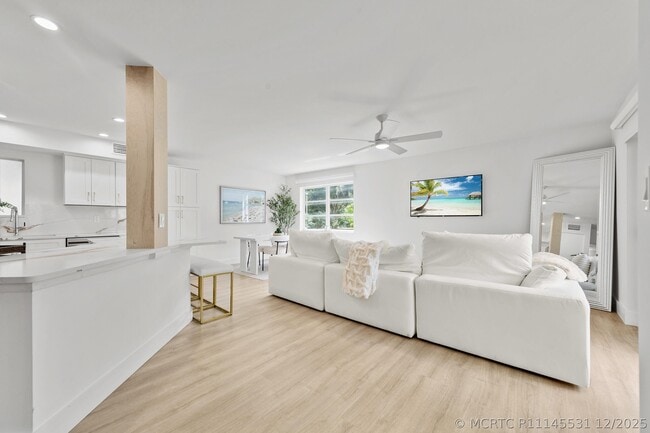 288 Seabreeze Cir