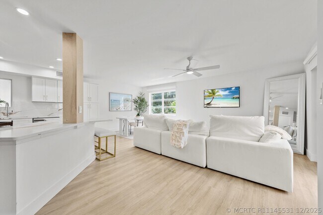 Photo - 288 Seabreeze Cir