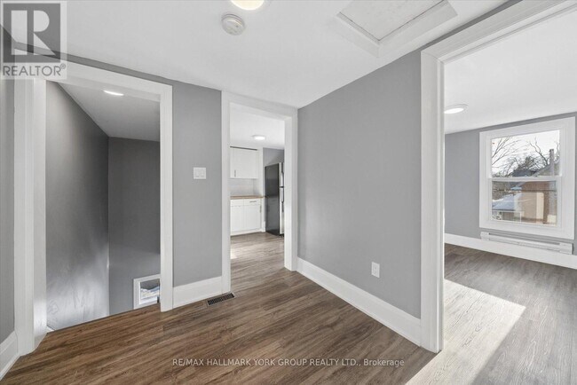 Photo - 16 Albert St N Unité Upper