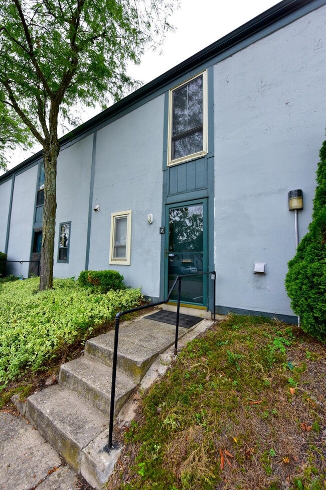 Building Photo - 1030 Galliton Ct Unit D Rental
