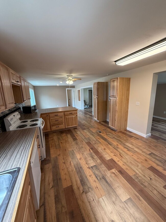 Photo - Updated 2 Bedroom, 1 Bath Home – Quiet Ins...