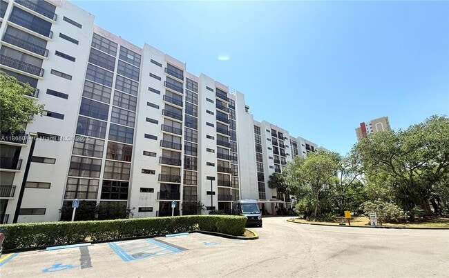 Building Photo - 16909 N Bay Rd Unit 116 Rental