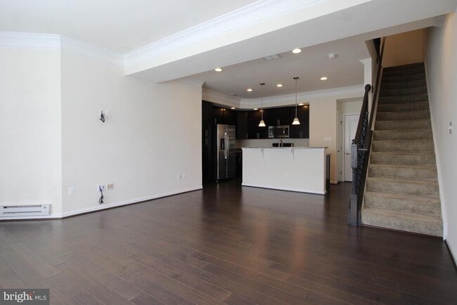 Photo - 13615 Air and Space Museum Pkwy