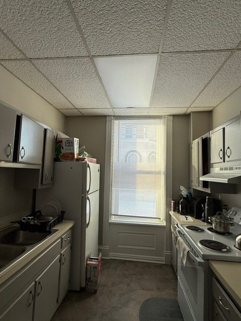 Kitchen - 112 W Main St