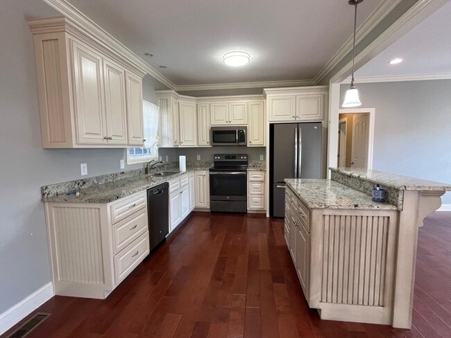 47 Hummingbird Ln