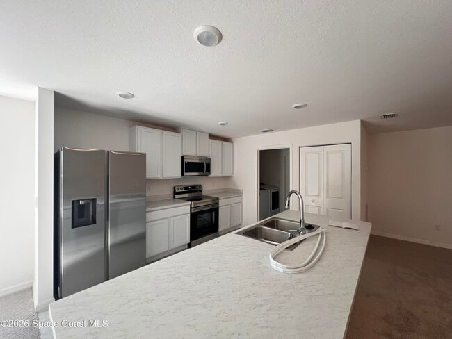 Photo - 991 La Belle Ave SW