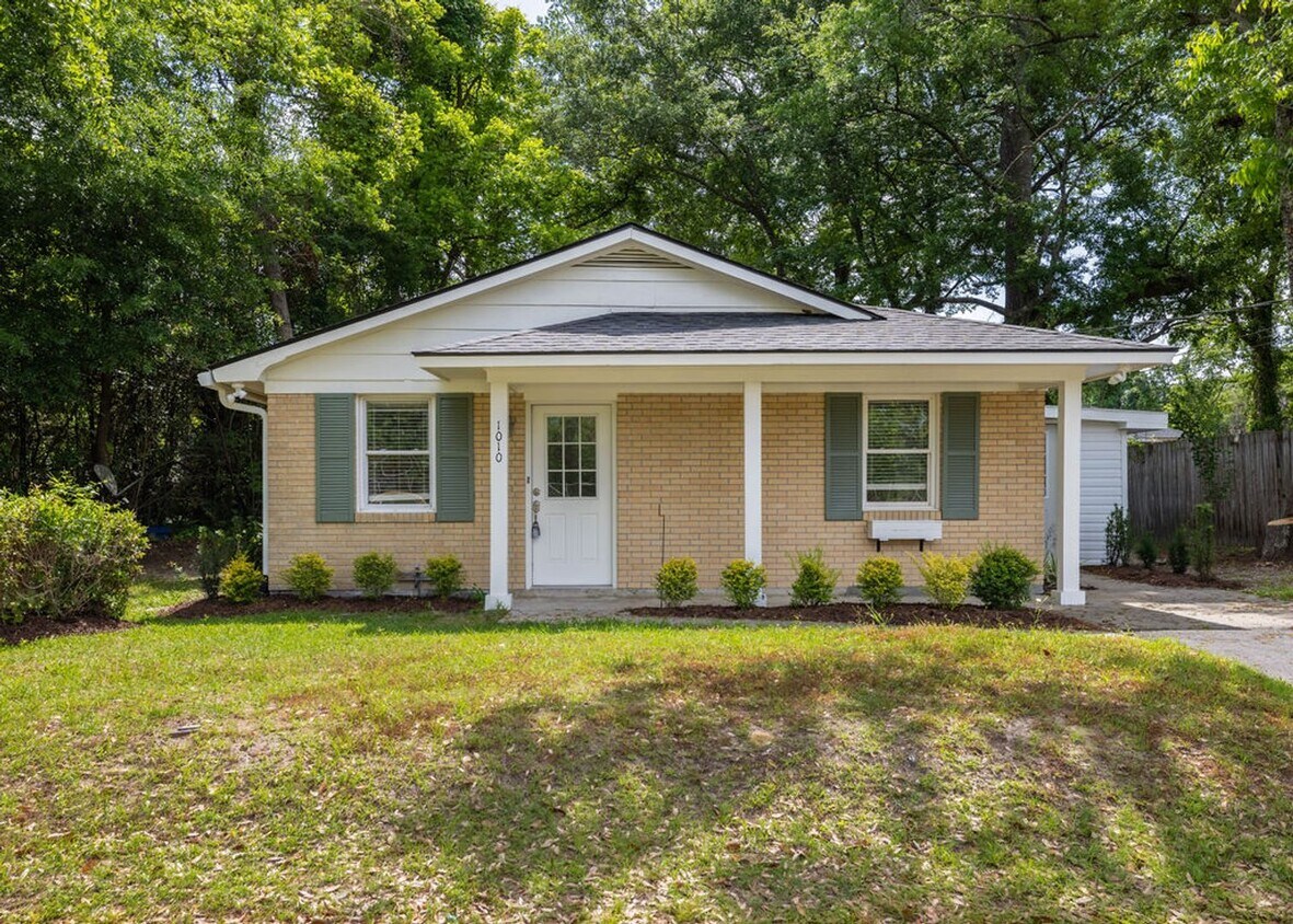 Fully Updated Home in Charleston - Fully Updated Home in Charleston
