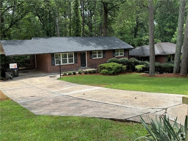 Building Photo - 2647 Warwick Cir NE Rental