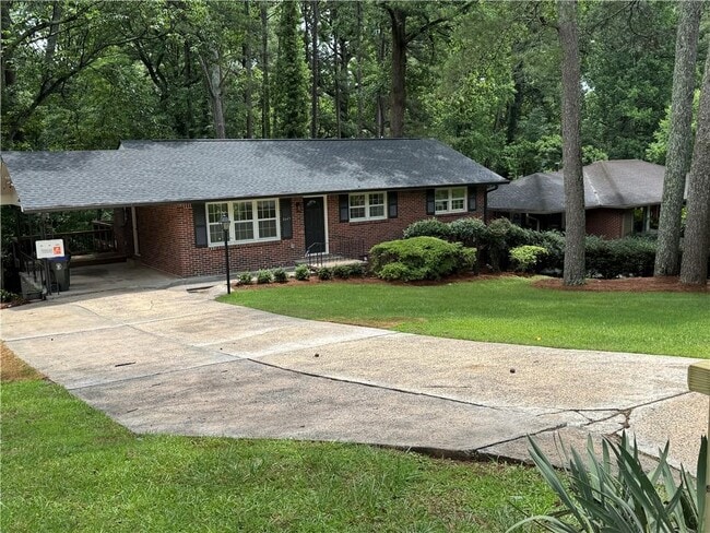 Building Photo - 2647 Warwick Cir NE Rental