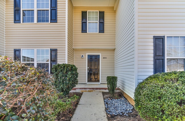Photo - 304 Whitehall Ct